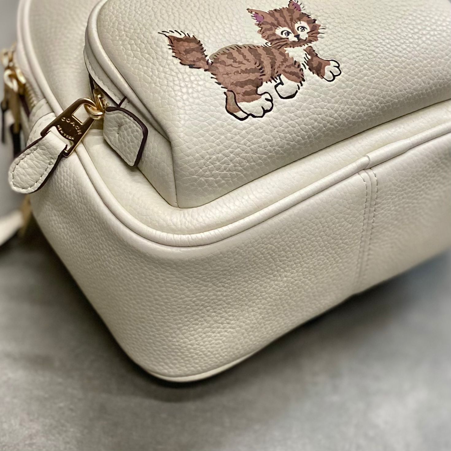 Balo Coach Mini With Dancing Kitten DS White - 20x23x9cm
