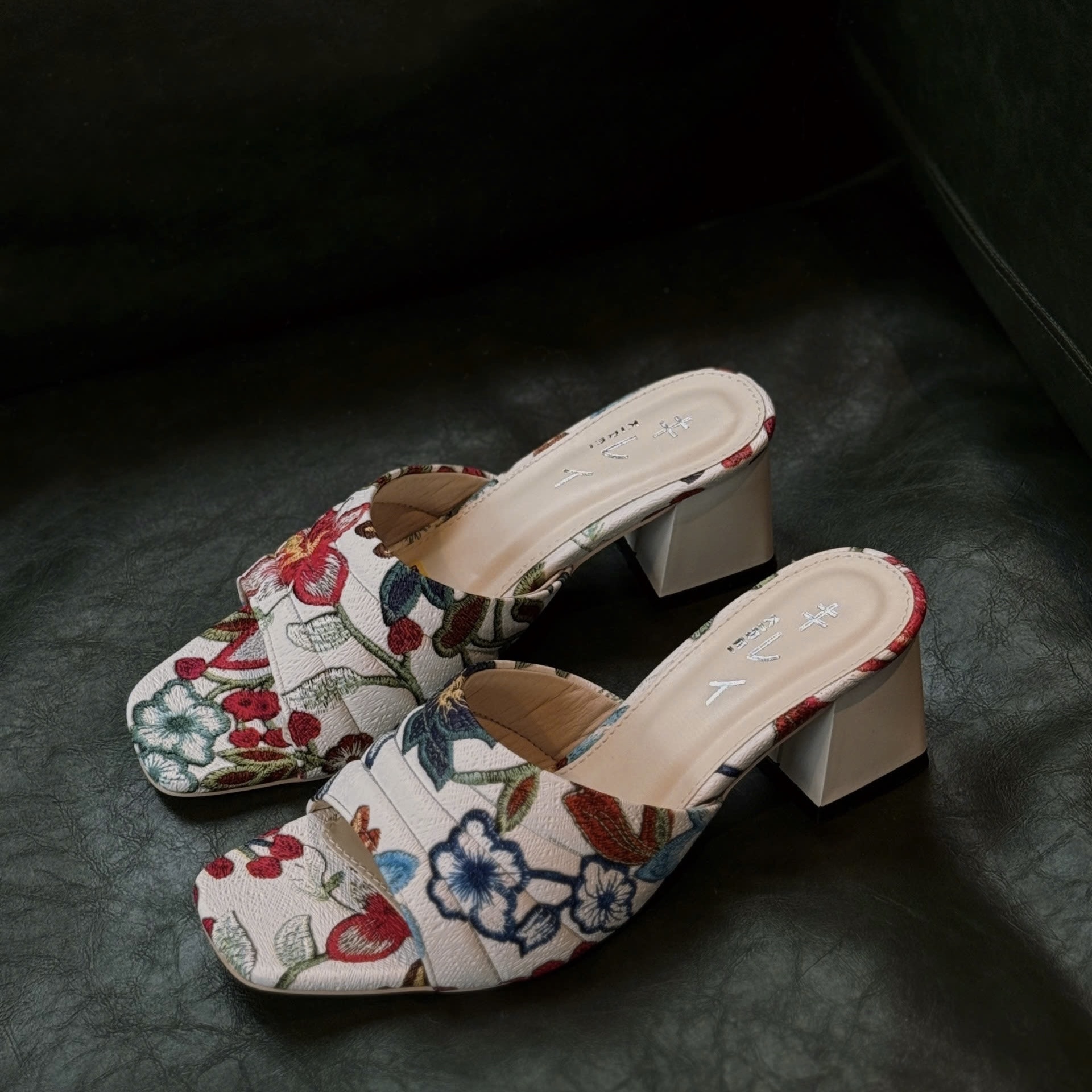 Kirei Biteki - Office Block Heel CP07 White