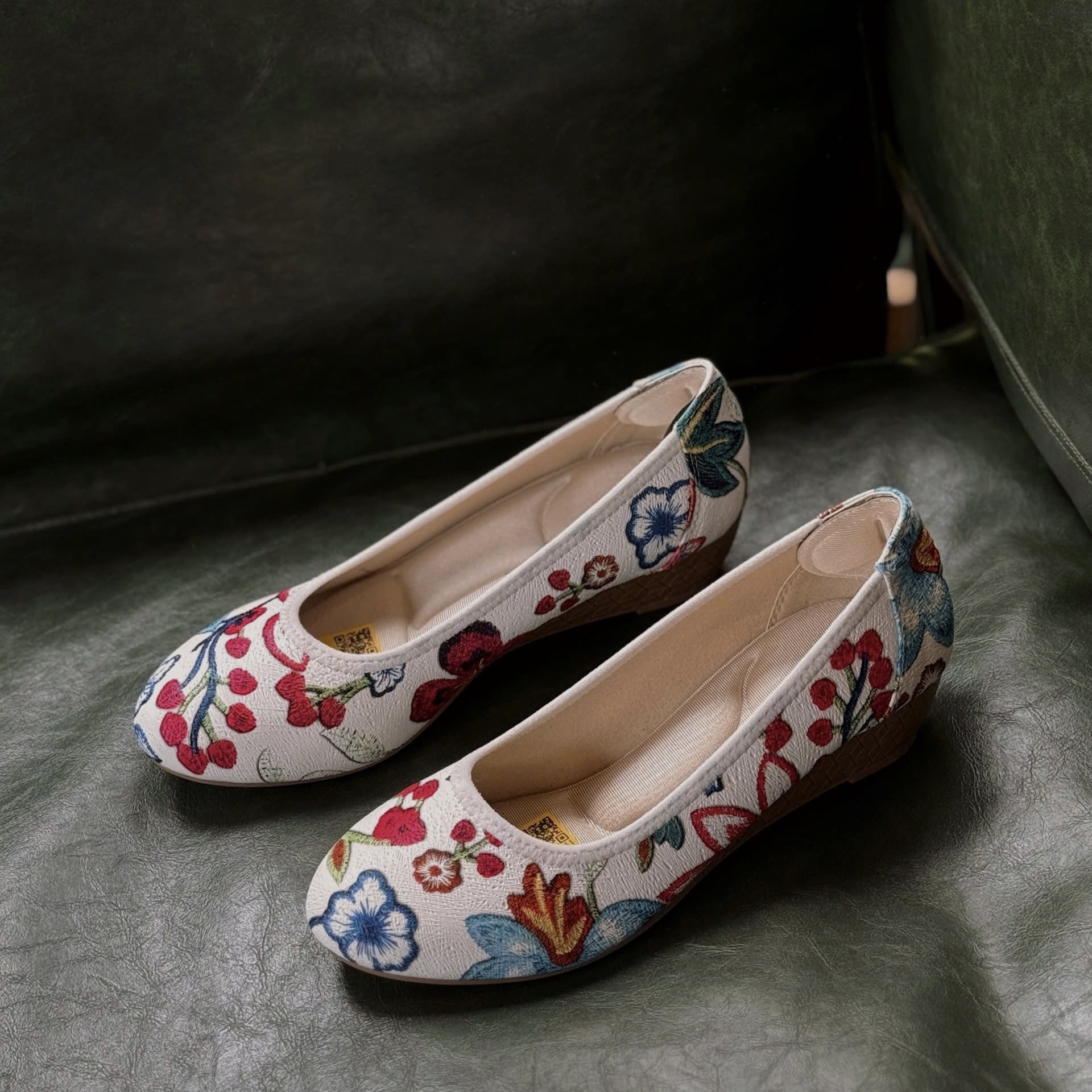 Kirei Biteki - Office Wedge HI02 White