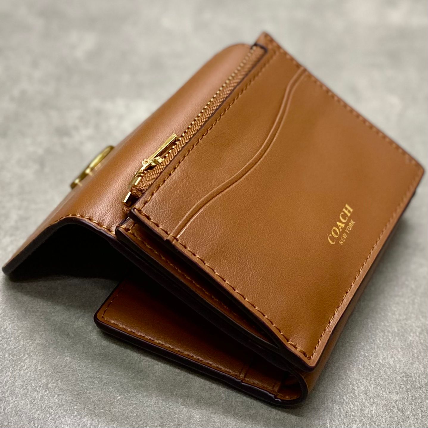 Ví Coach Essential Card Holder Wallet DS Brown