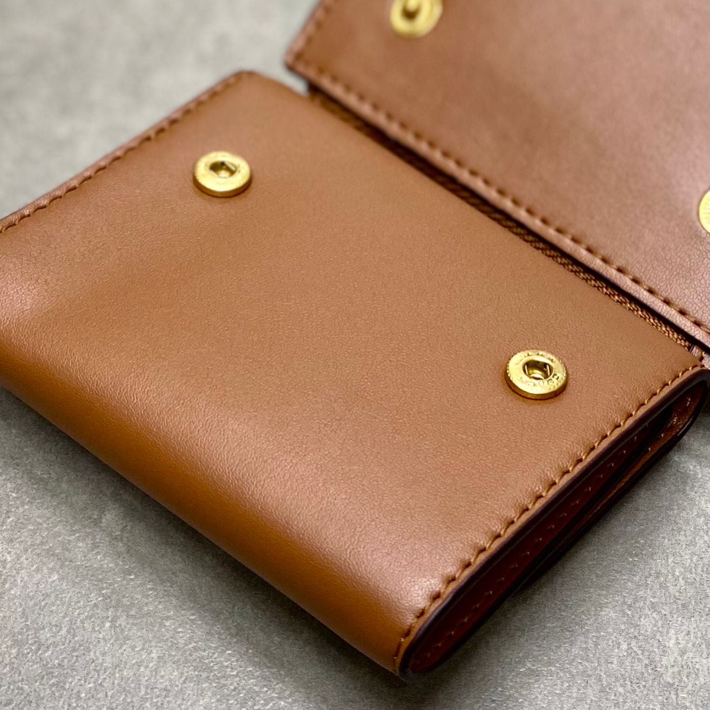 Ví Coach Essential Card Holder Wallet DS Brown