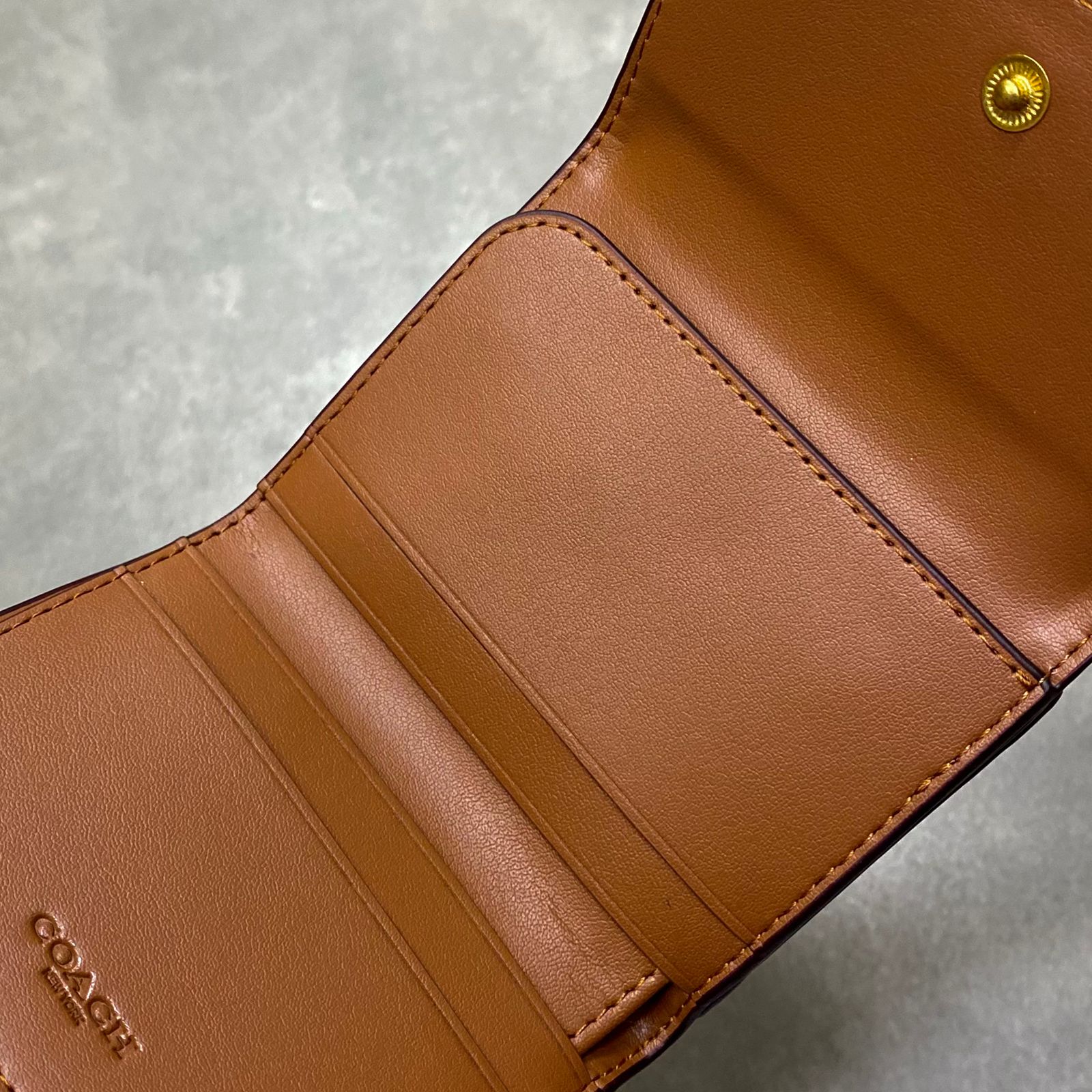 Ví Coach Essential Card Holder Wallet DS Brown