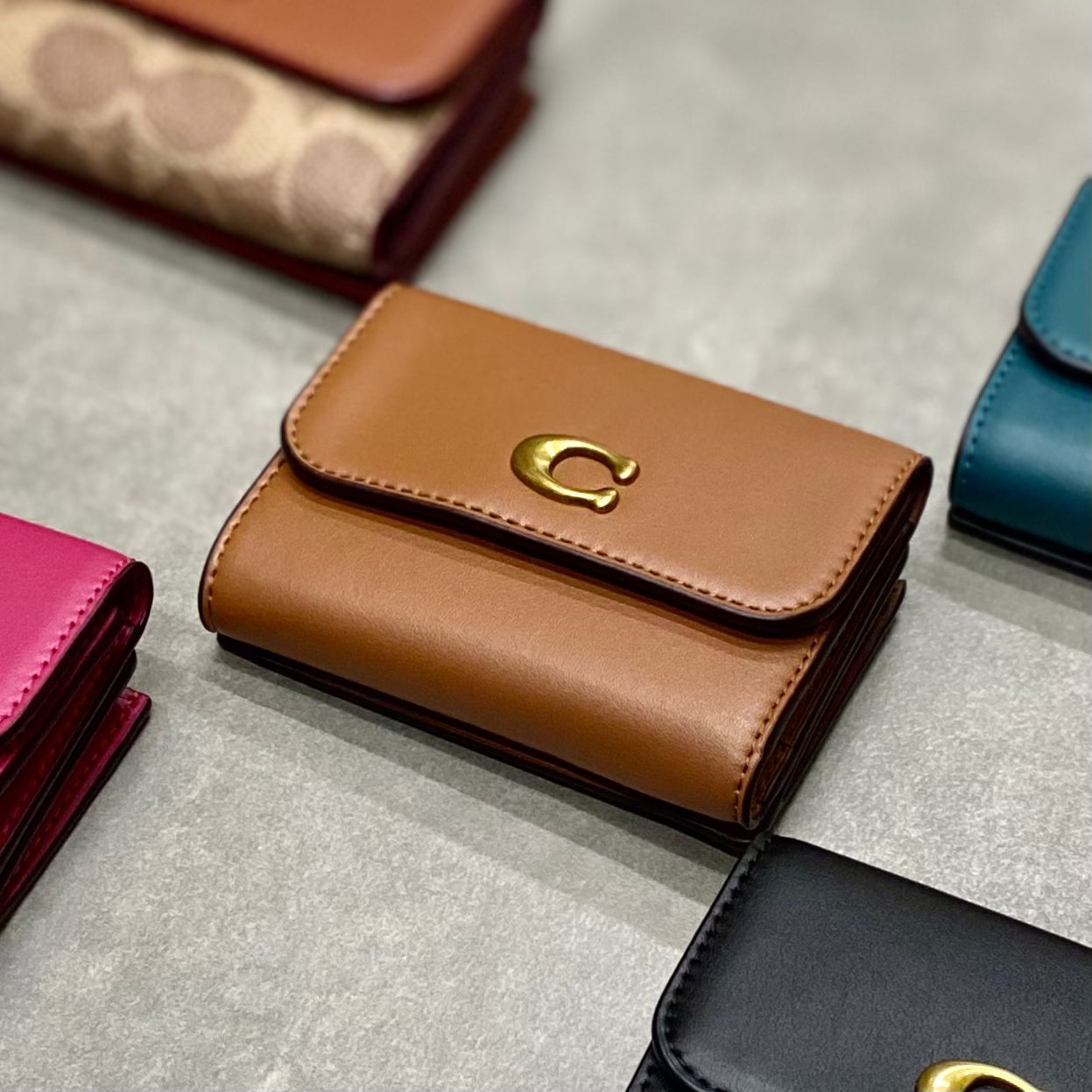 Ví Coach Essential Card Holder Wallet DS Brown