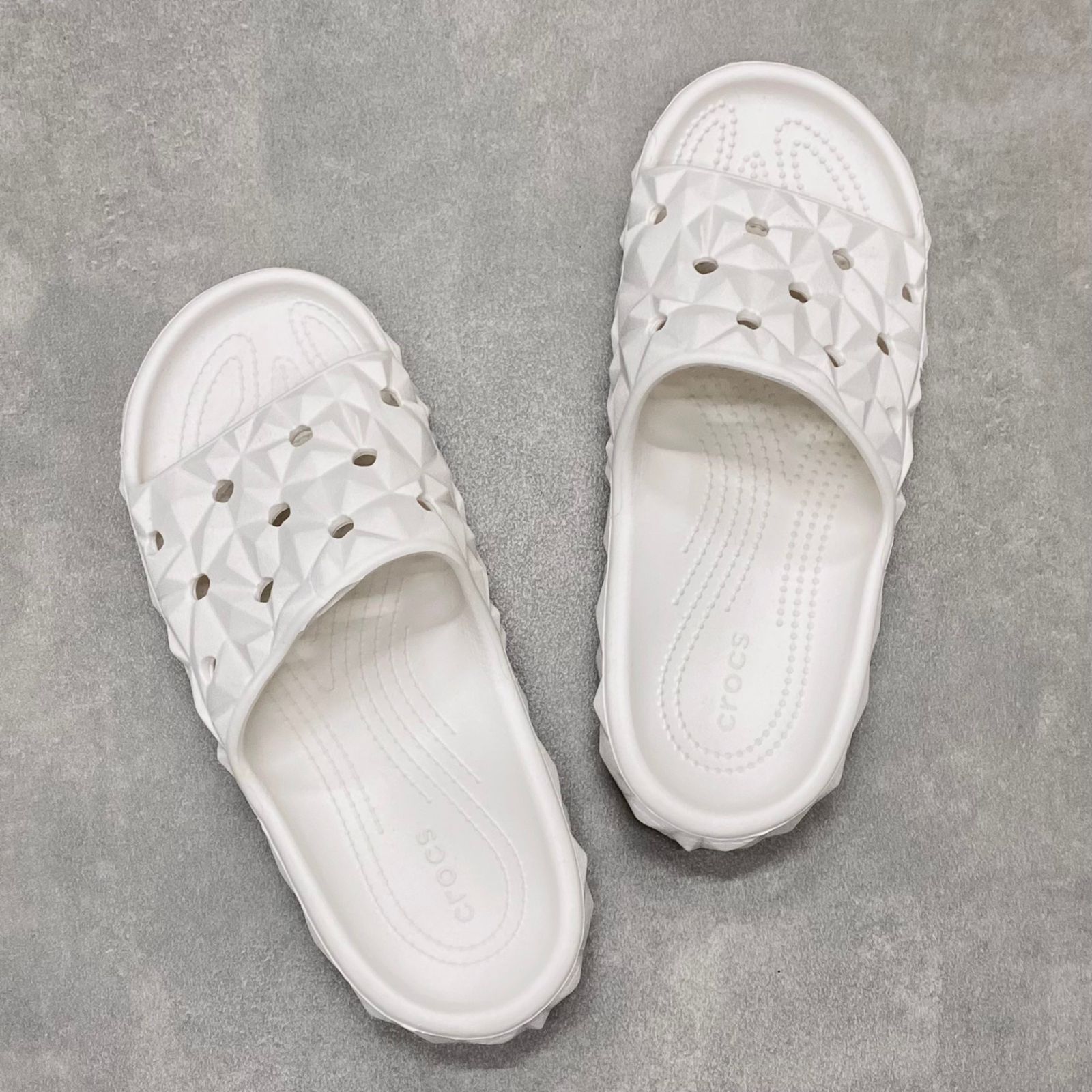 Dép Crocs Classic Geometric V2 HN2 White