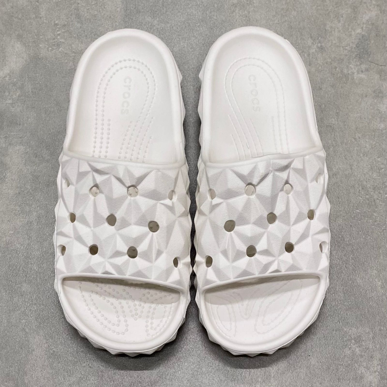 Dép Crocs Classic Geometric V2 HN2 White
