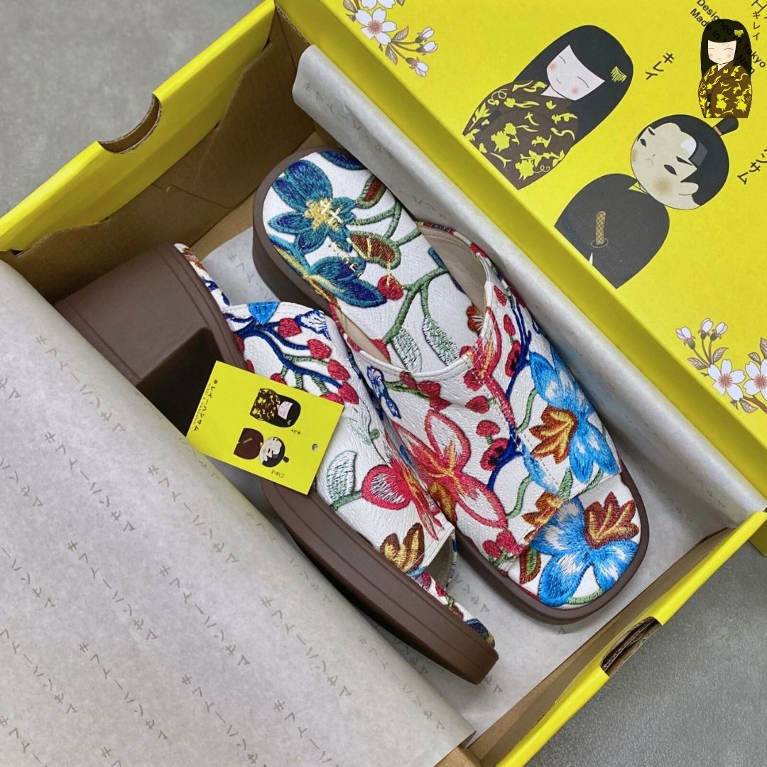 Kirei Biteki - Office Block Heel CP11 White