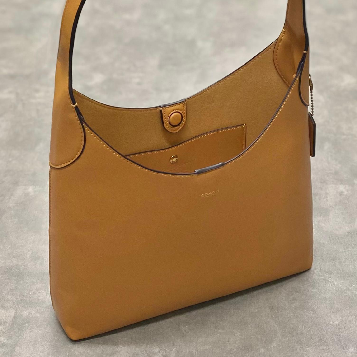 Túi Coach Brooklyn 28 Trapezoidal Women's Shoulder Bag DS Tan