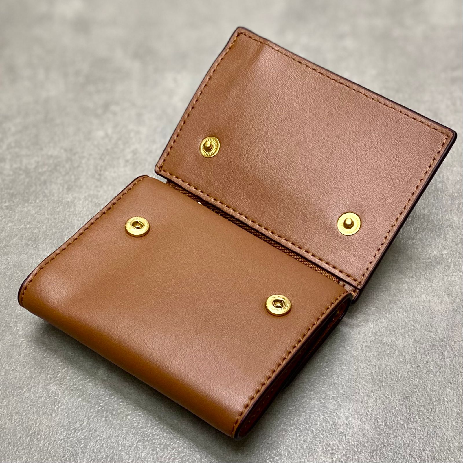 Ví Coach Essential Card Holder Wallet DS Brown
