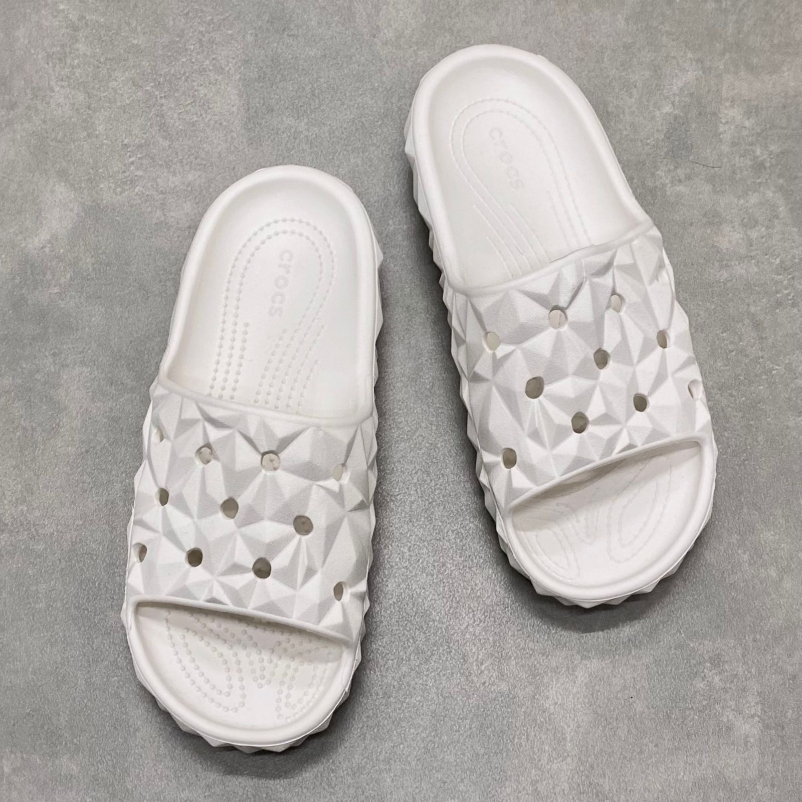 Dép Crocs Classic Geometric V2 HN2 White