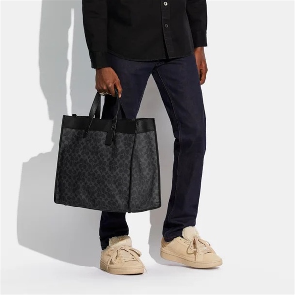 Túi Coach Field Tote 40 In Signature Canvas DS G/Black