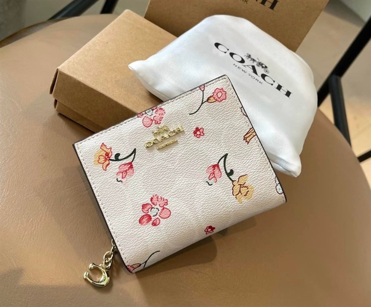 Ví Coach Snap Wallet In Signature Canvas With Mystical Floral Print DS White