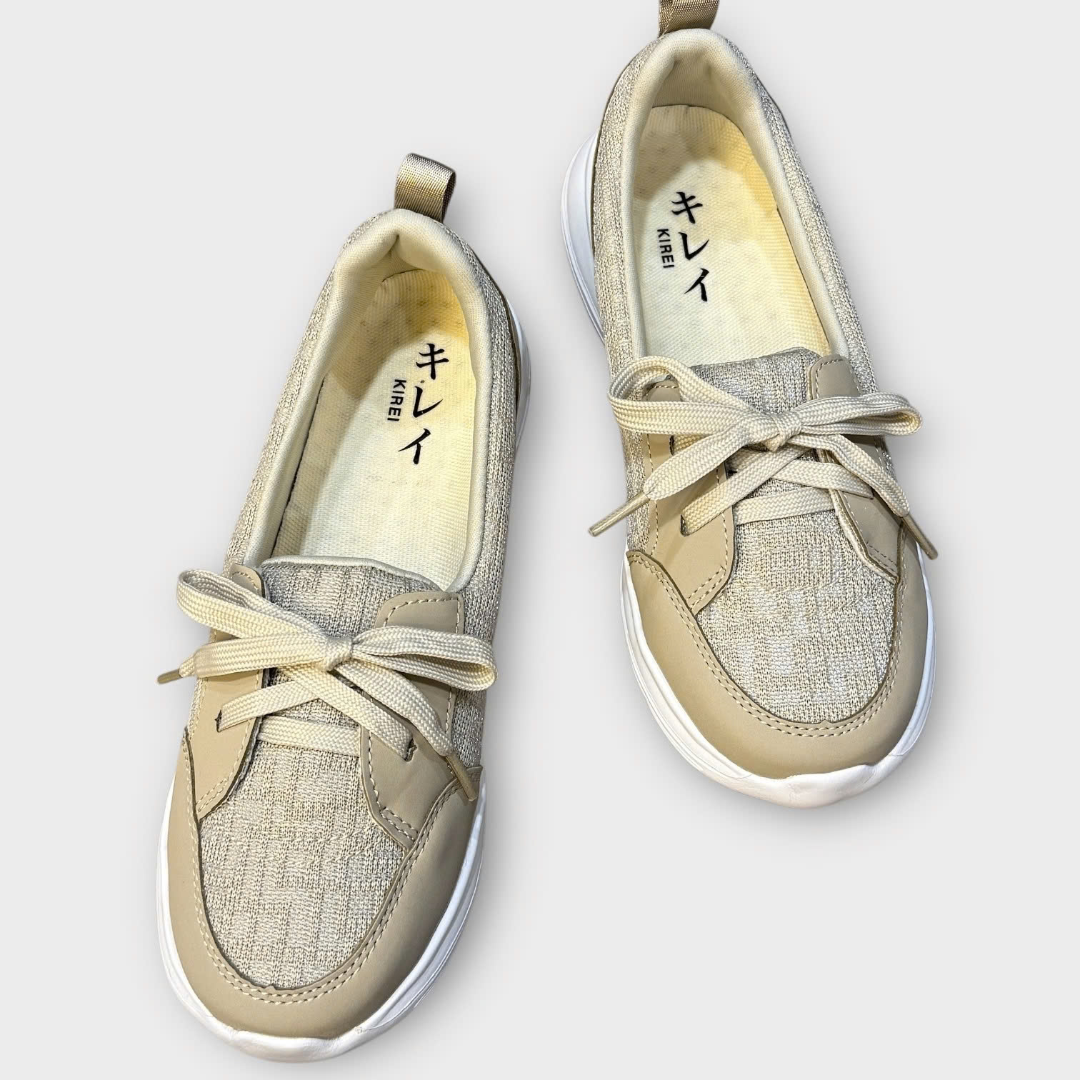 Giày Kirei Walk on Breathable Cột dây HD Kem