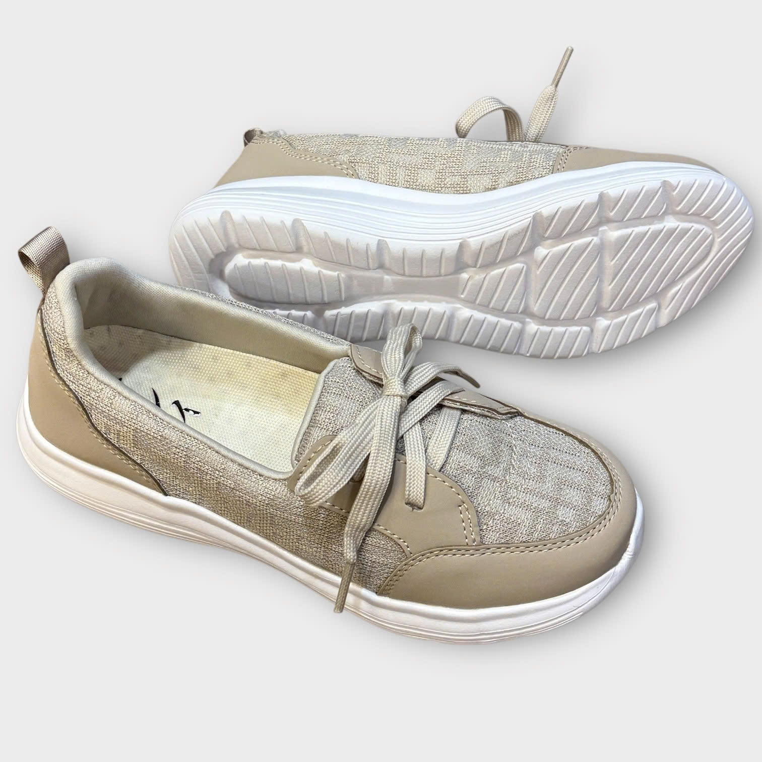 Kirei Walk BG Giày Breathable Cột Dây Kem