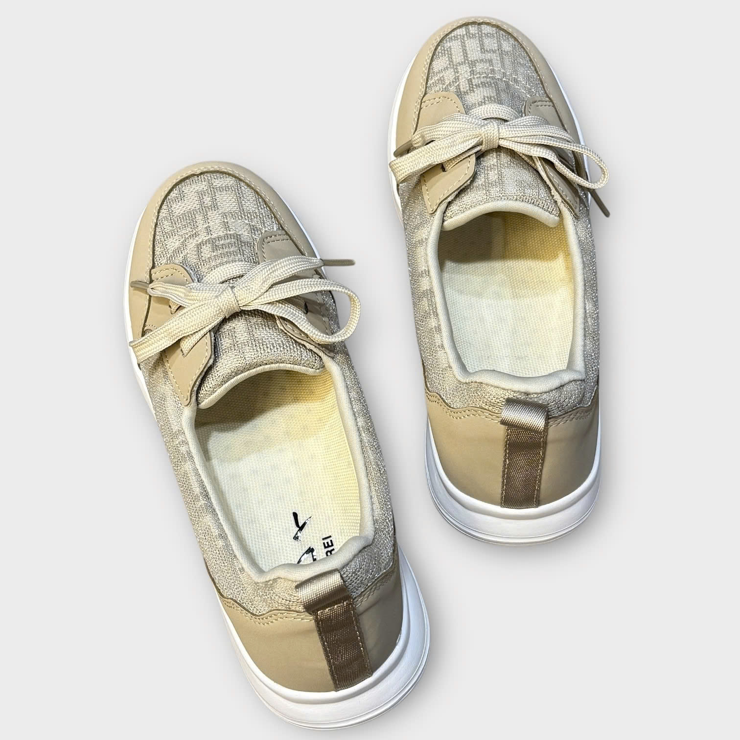Kirei Walk BG Giày Breathable Cột Dây Kem
