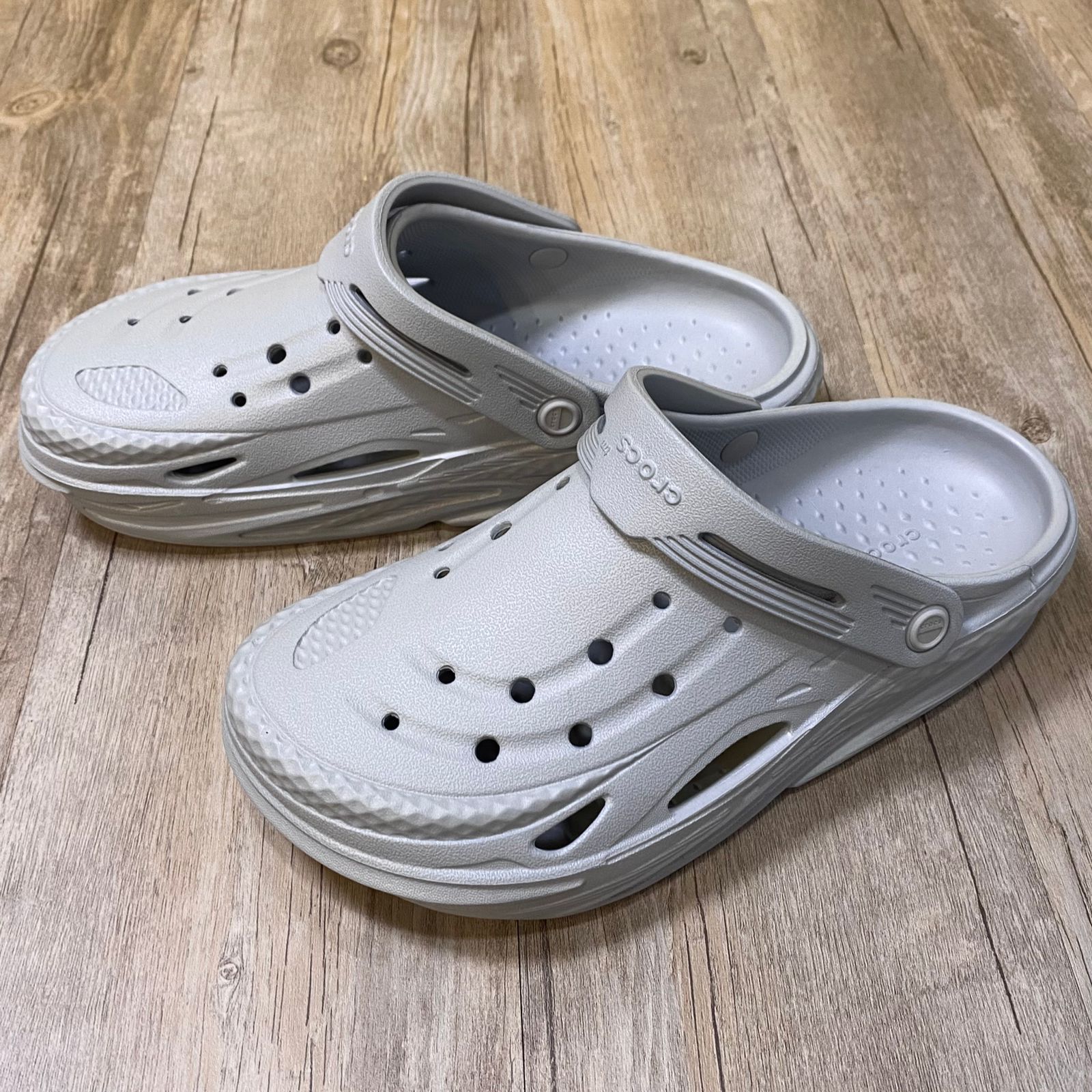 Dép Crocs Clog Off Grid HN2 Light Grey