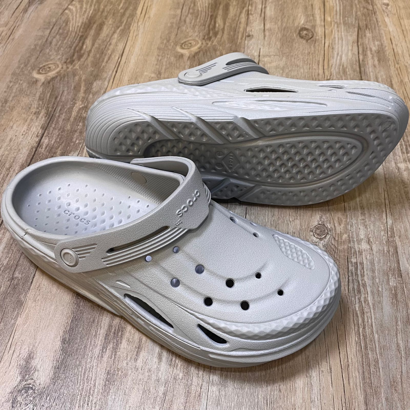 Dép Crocs Clog Off Grid HN2 Light Grey