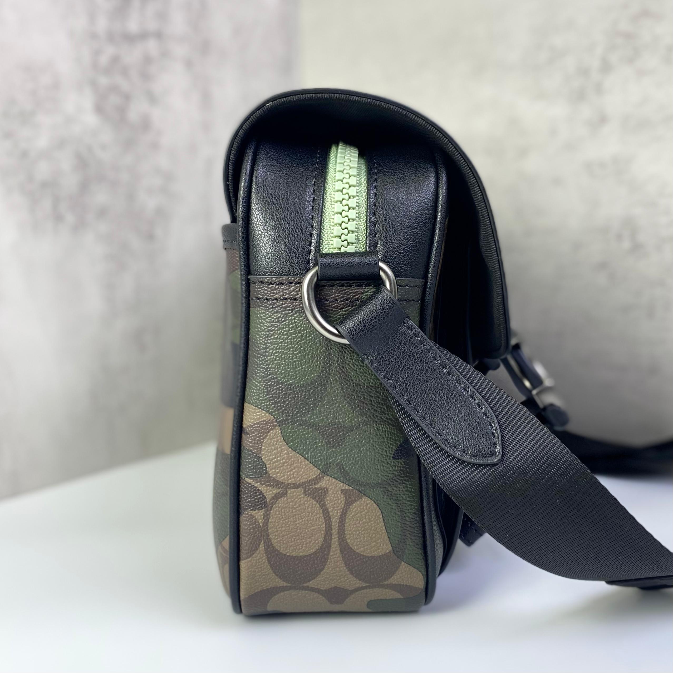Túi Coach Track Crossbody Camo DS Black