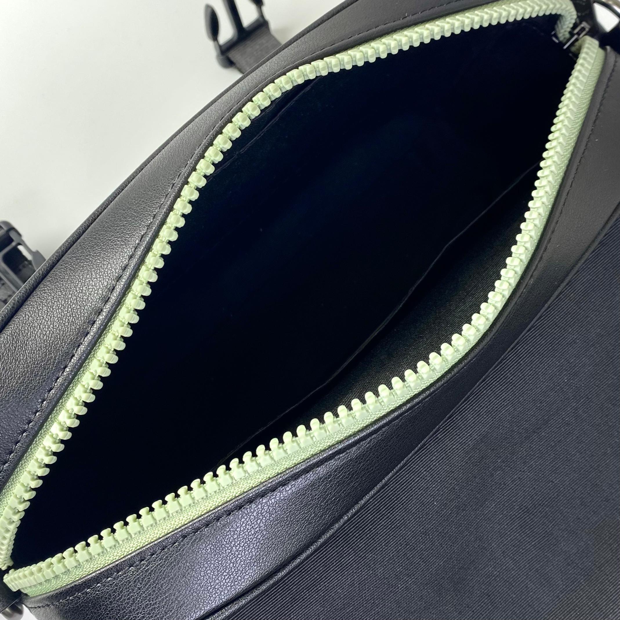 Túi Coach Track Crossbody Camo DS Black