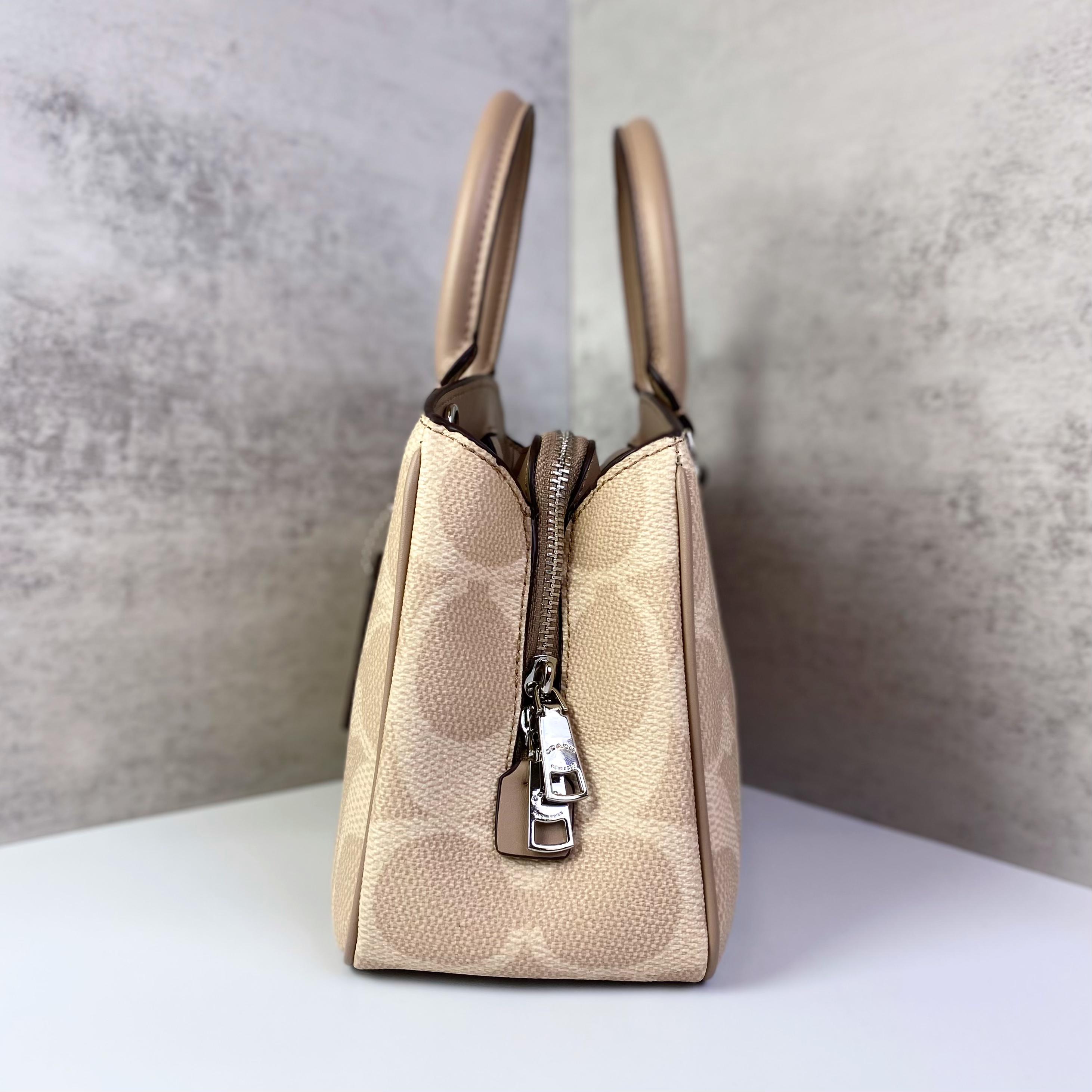 Túi Savannah Small Carryall Bag In Signature Canvas DS Beige