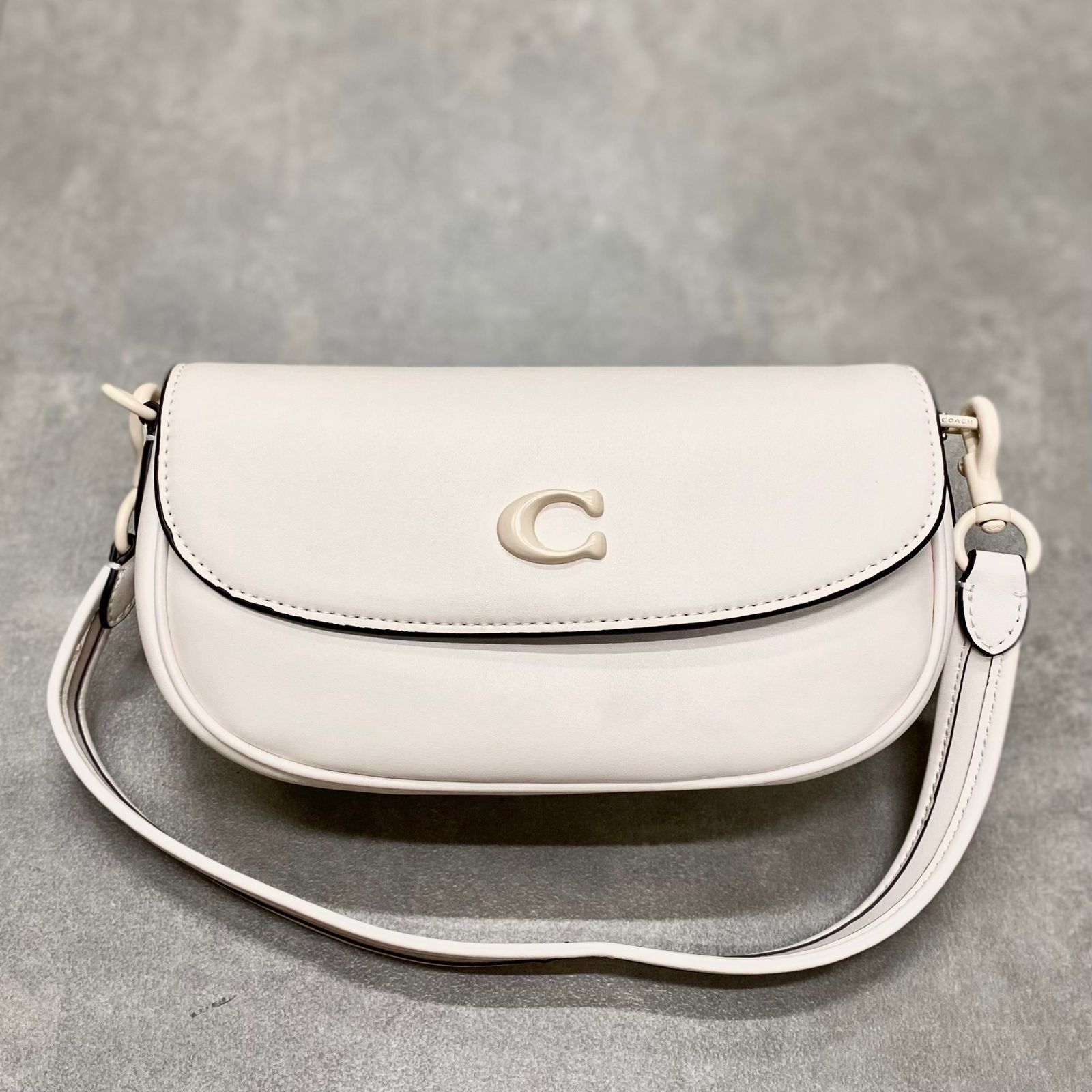 Túi Coach Emmy Saddle 23 Shoulder Bag DS White