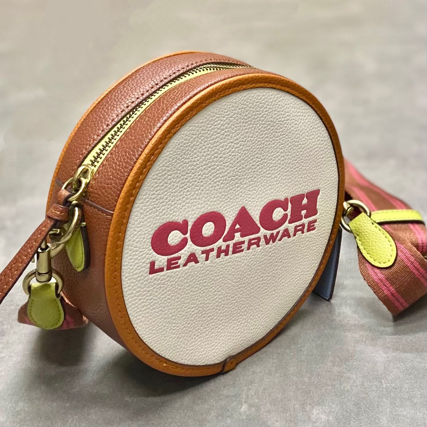 Túi Coach Restored Kia Circle Colorblock Bag DS Or/White
