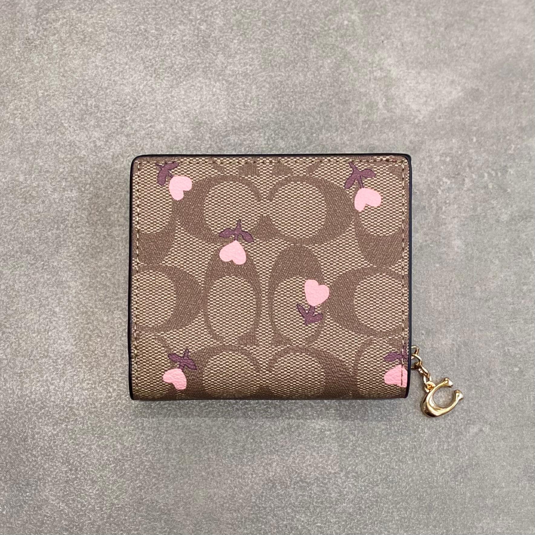 Ví Coach Women's Folding Short Wallet In Signature Canvas DS Beige