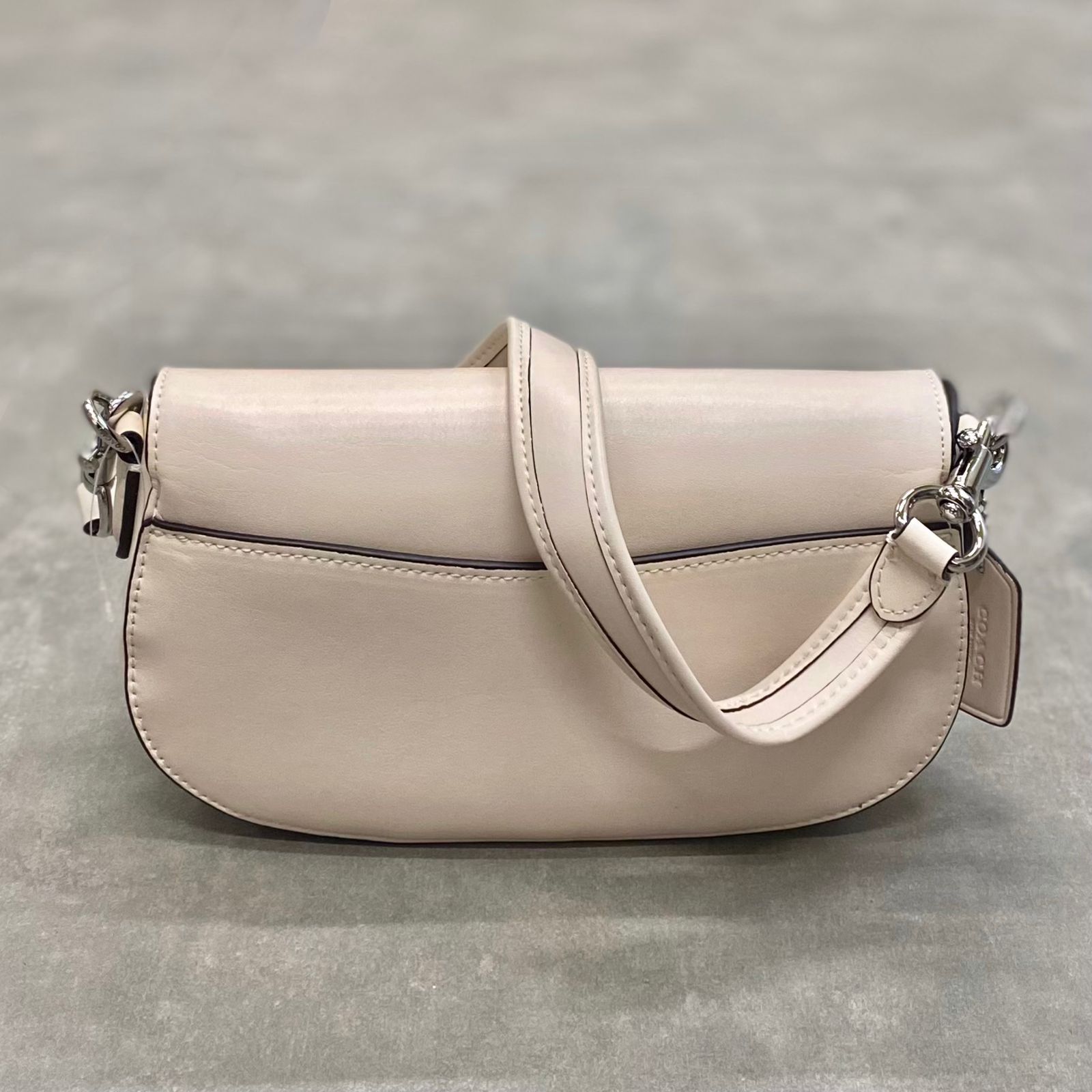 Túi Coach Camellia Emmy Saddle 23 Shoulder Bag DS White