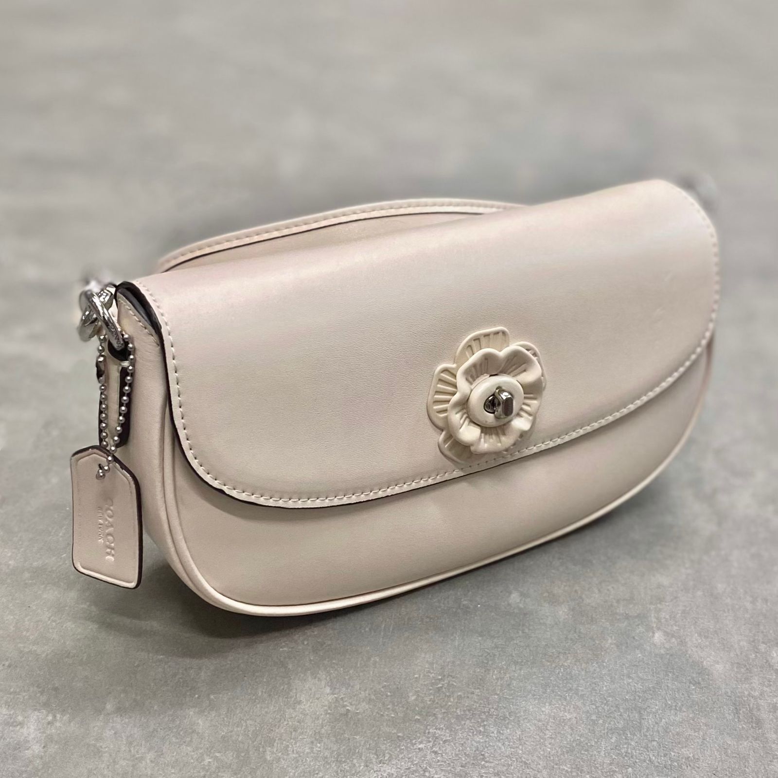 Túi Coach Camellia Emmy Saddle 23 Shoulder Bag DS White