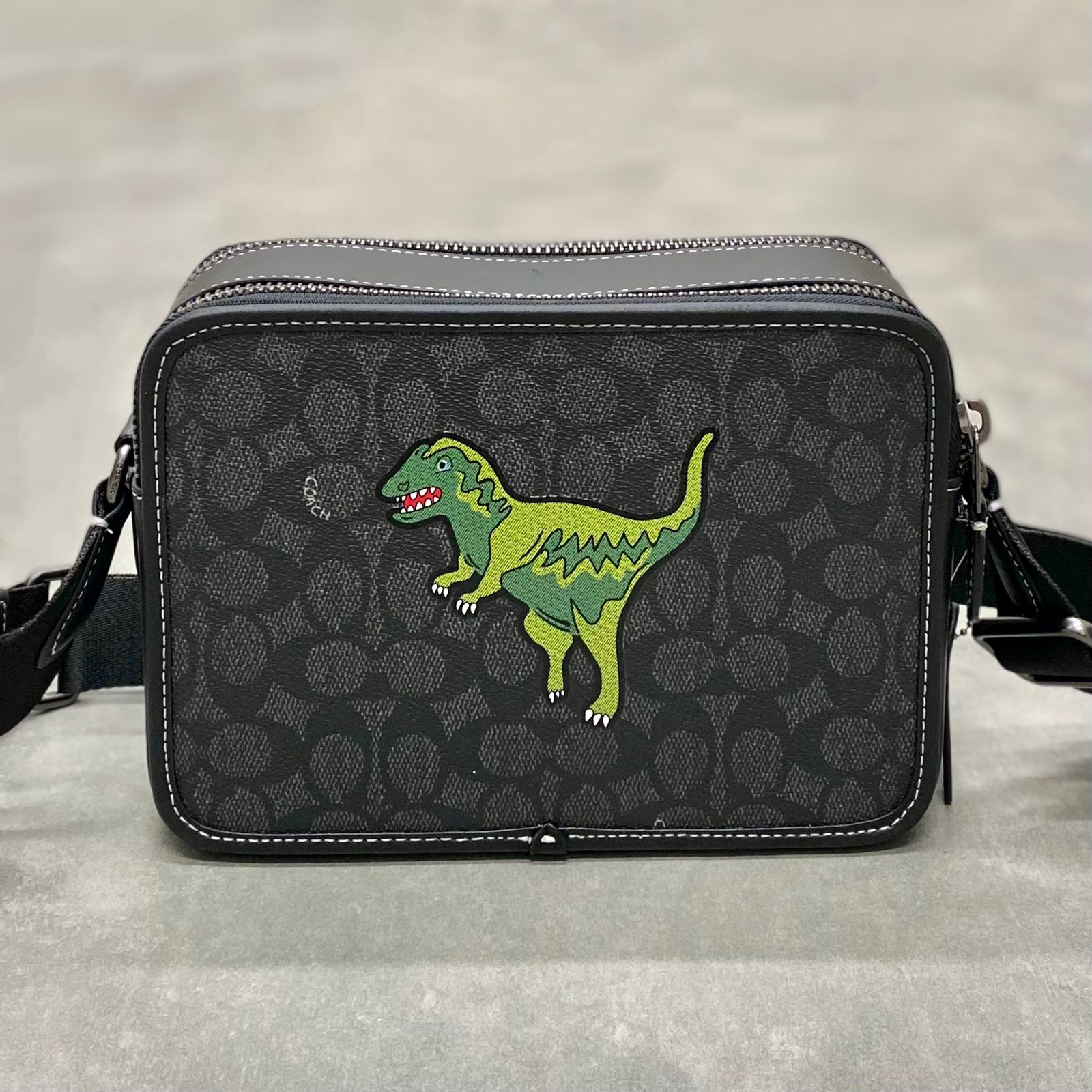 Túi Coach Charter 24 In Signature Canvas With Rexy DS Black/Grey -