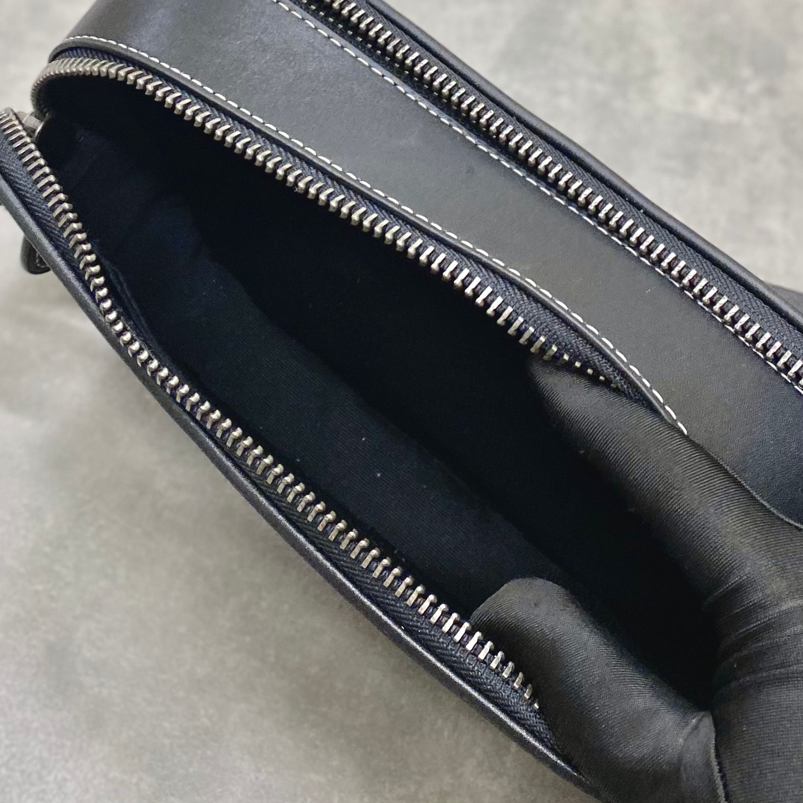 Túi Coach Charter 24 In Signature Canvas With Rexy DS Black/Grey -