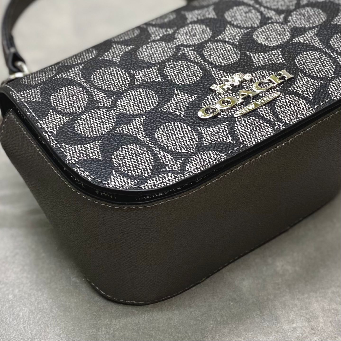 Túi Coach Lysa Top Handle Bag In Signature Canvas DS Black
